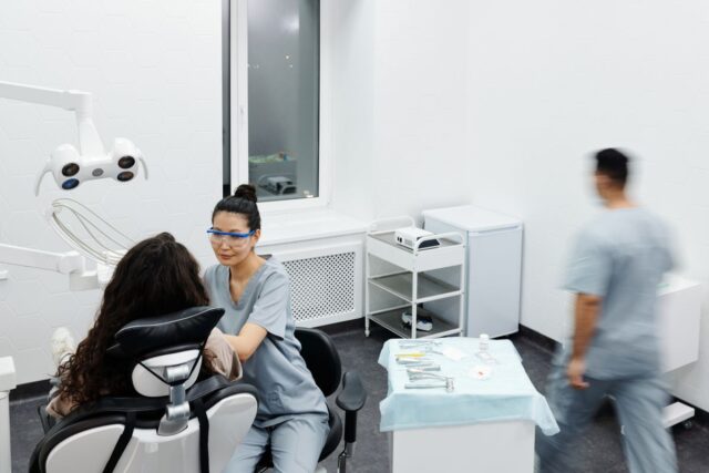 Vârsta a treia: nevoi speciale de îngrijire dentară