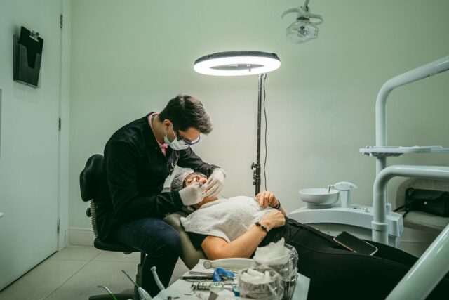 Ziua în care se scoate aparatul dentar fix: cum decurge și ce urmează după